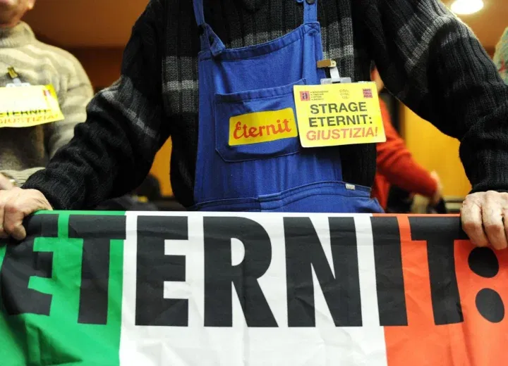 Report racconta il dramma Eternit a Casale e le presunte pressioni della rete Epstein prima della sentenza sull’amianto