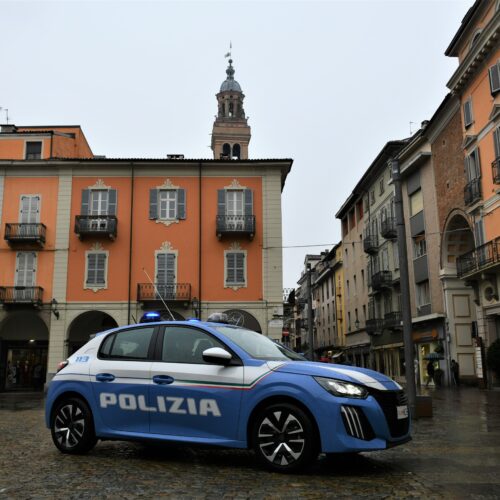 Pranzi e cene senza mai pagare: donna individuata dalla Polizia. Allontanata da Alessandria e Casale