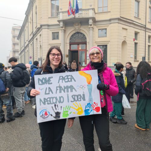 La Fiamma Olimpica accende la passione di Alessandria per i Giochi: “Dove passa nascono i sogni”