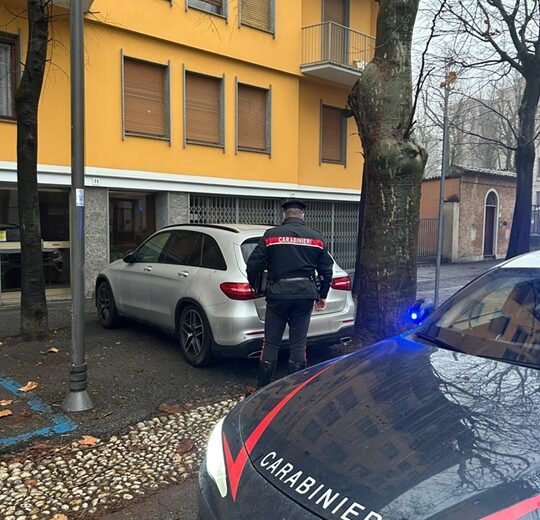 Sorpreso a rubare su un’auto in sosta: fermato dai Carabinieri a Voghera