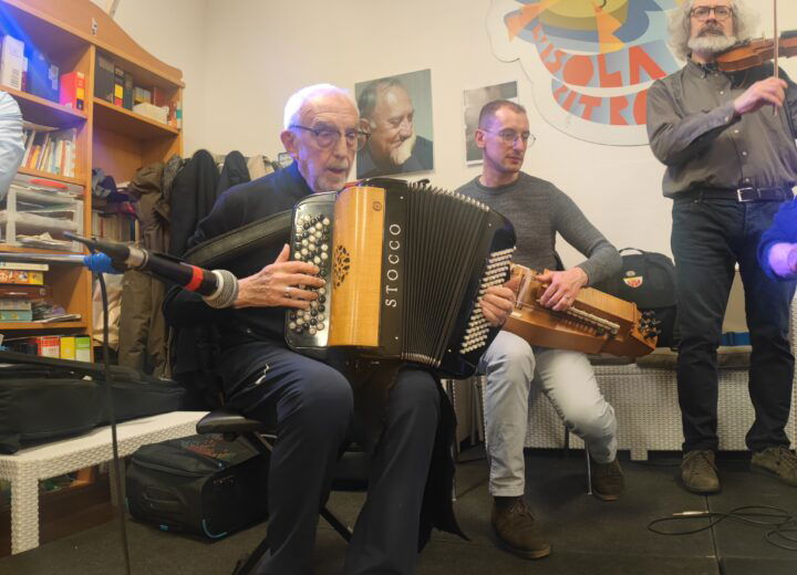 95 anni tra aneddoti, ironia e virtuosismi in musica: Gianni Coscia incanta Alessandria