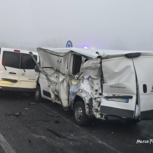 Incidente tra più mezzi alla rotonda di Alessandria Ovest: traffico congestionato