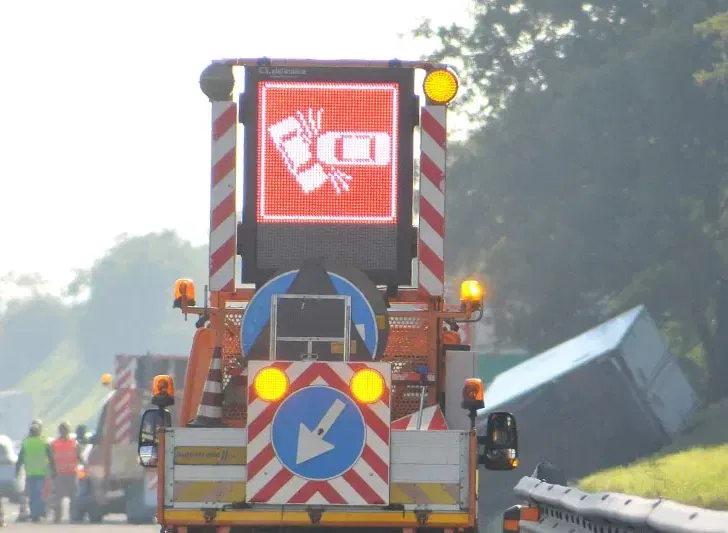 Scontro tra due camion sulla A26 a Masone: un ferito grave e 7 chilometri di coda verso Genova