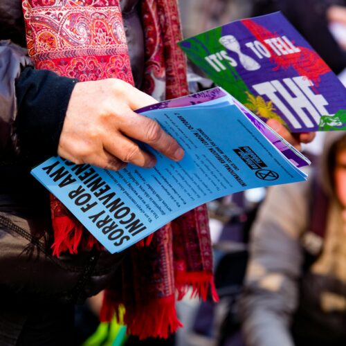 Volantinaggio non autorizzato e contrario al decoro: scatta la sanzione