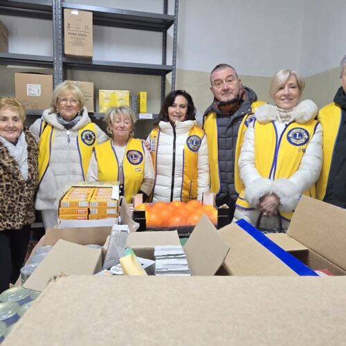 Dai Lions Club 200 chili di cibo alla parrocchia di Bosco Marengo per le persone bisognose