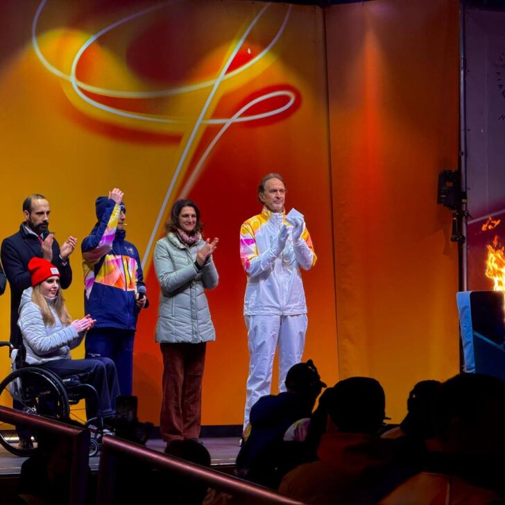 La Fiamma Olimpica a Pavia: tra i tedofori il campione di pallavolo Lorenzo Bernardi