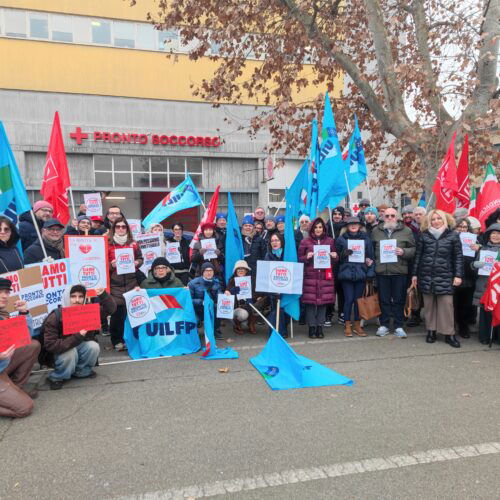 “Non siamo lavoratori di serie B”: davanti al Pronto Soccorso presidio di Cgil e Uil per l’indennità a tutti