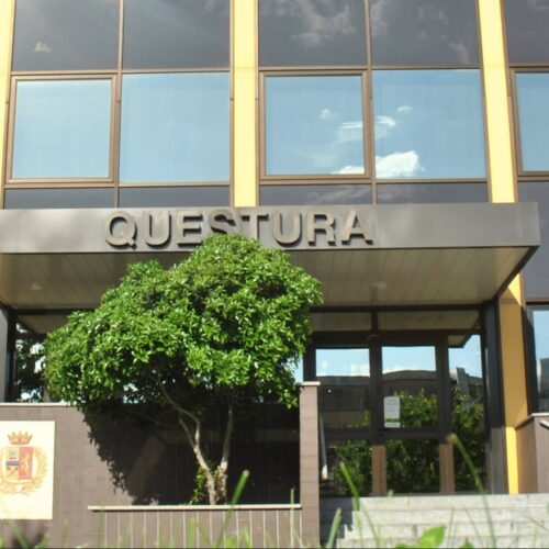 Irregolare e socialmente pericoloso. Polizia esegue il rimpatrio