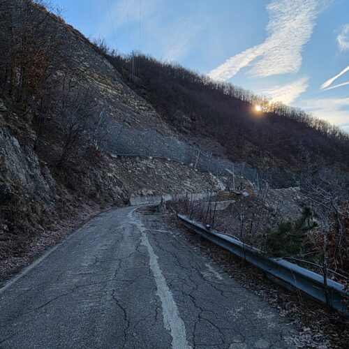 A Carrega Ligure riaperta dopo un mese la strada provinciale 147: riparata la rete paramassi