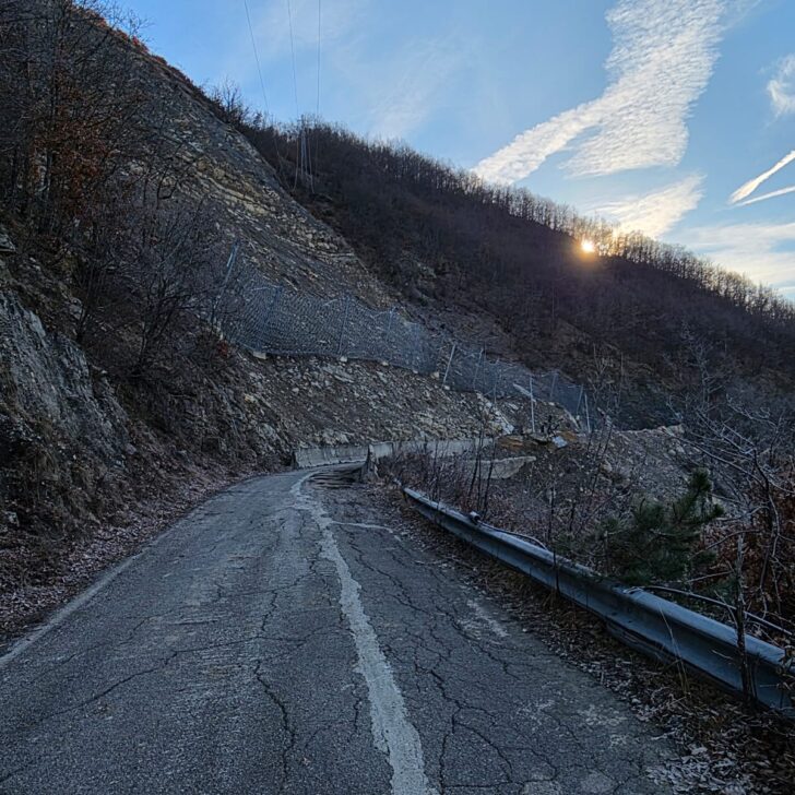 A Carrega Ligure riaperta dopo un mese la strada provinciale 147: riparata la rete paramassi