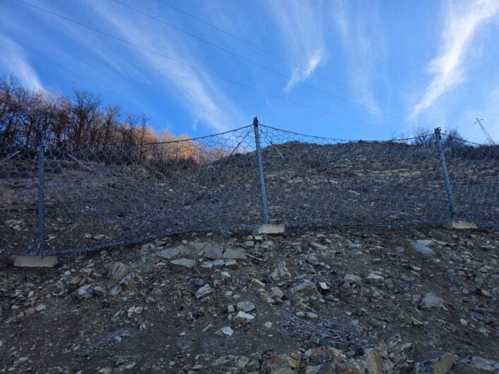 A Carrega Ligure riaperta dopo un mese la strada provinciale 147: riparata la rete paramassi