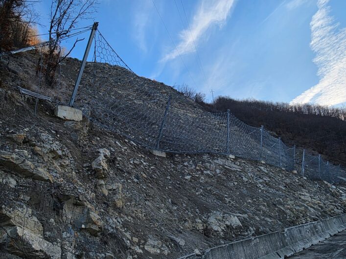 A Carrega Ligure riaperta dopo un mese la strada provinciale 147: riparata la rete paramassi