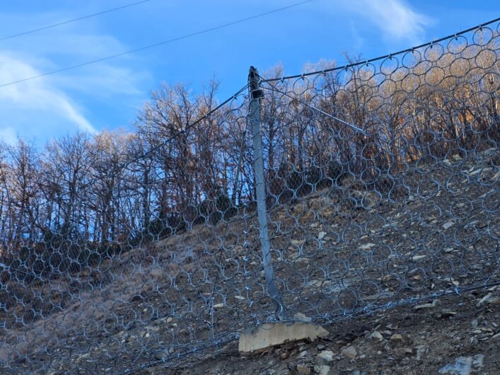 A Carrega Ligure riaperta dopo un mese la strada provinciale 147: riparata la rete paramassi