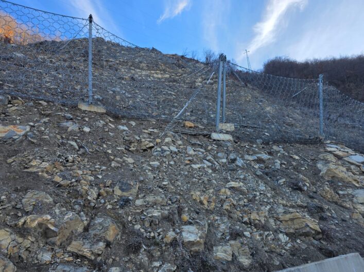 A Carrega Ligure riaperta dopo un mese la strada provinciale 147: riparata la rete paramassi