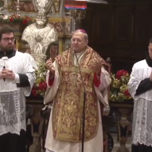 Il Vescovo Gallese da Valenza: “Bisogna essere cattivi per attaccarmi su queste cose. Gesù mi vuole bene”