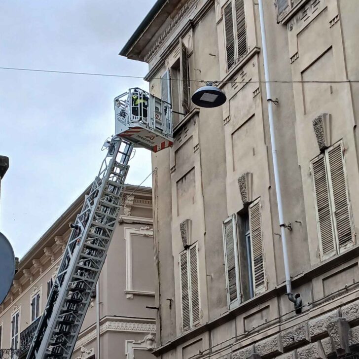 L’incendio nell’alloggio occupato e i dormitori sempre pieni: emergenza casa mai così grave ad Alessandria