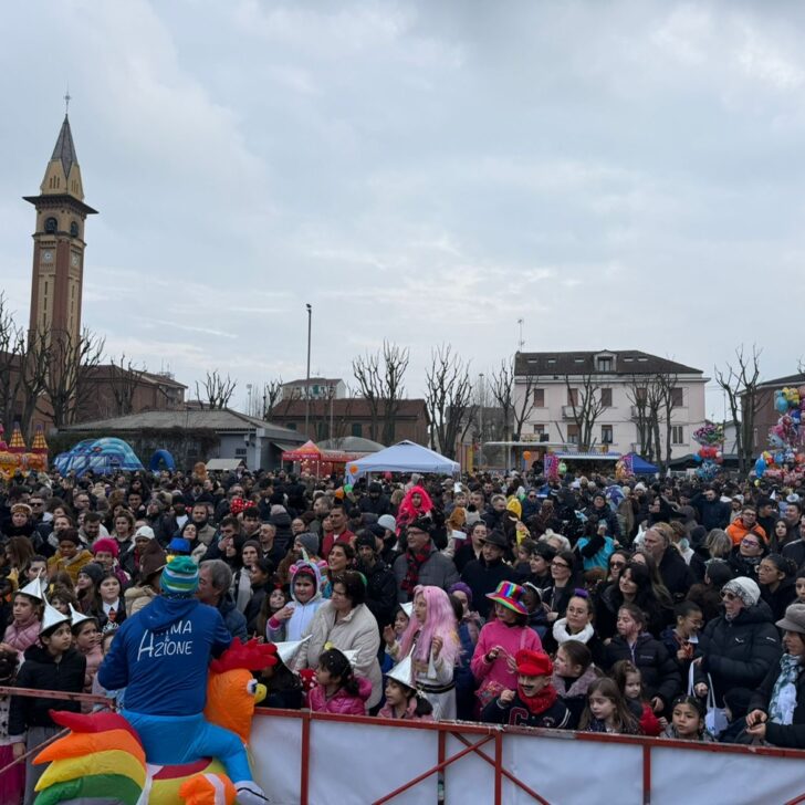 Il Carnevale del Quartiere Cristo festeggia 20 anni. Iniziata la grande festa in Piazza Ceriana