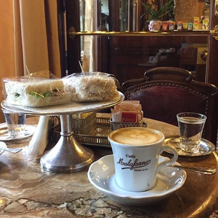 I 100 anni del Caffè Mulassano dove Angela inventò il tramezzino