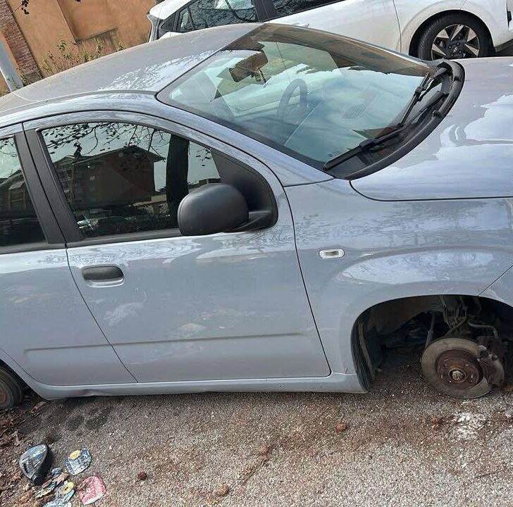 Furto di gomme al Cristo nel piazzale Gulliver