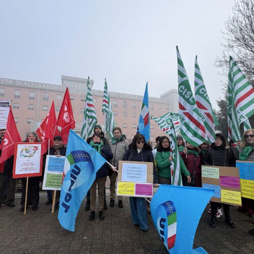 Aumenti solo a una parte del personale. Stato di agitazione e presidio davanti alla Clinica Città di Alessandria