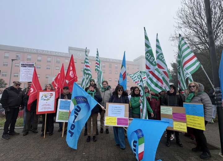 Aumenti solo a una parte del personale. Stato di agitazione e presidio davanti alla Clinica Città di Alessandria