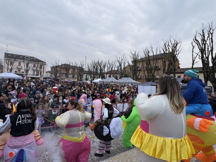 Un’esplosione di colori e sorrisi in Piazza Ceriana per il 20° Carnevale del Quartiere Cristo