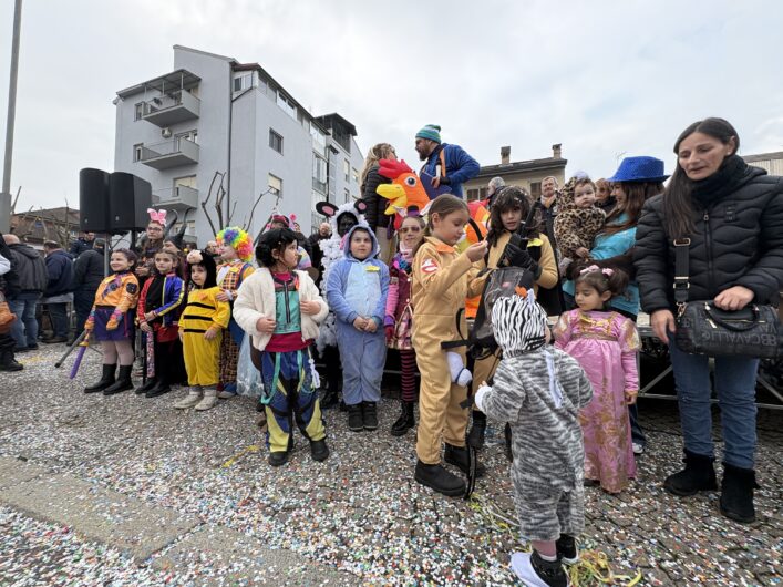 Un’esplosione di colori e sorrisi in Piazza Ceriana per il 20° Carnevale del Quartiere Cristo