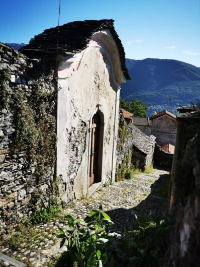 Brolo, il “paese dei gatti” sul Lago d’Orta. Una storia piemontese da riscoprire nella Giornata del Gatto