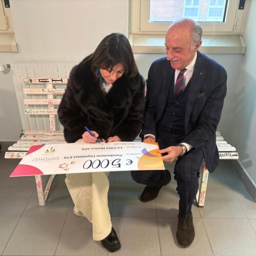 “Chi si ama mi scriva”: una Panchina dell’Amore all’Ospedale Infantile di Alessandria