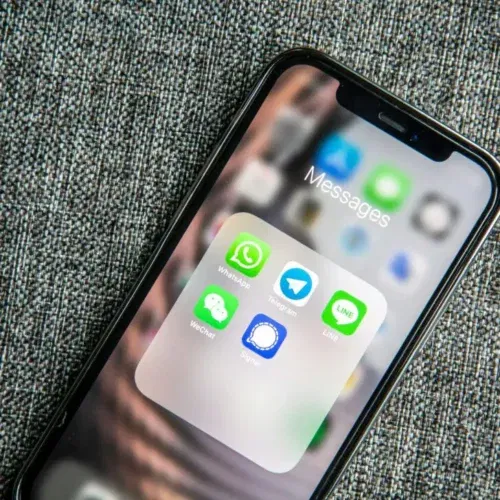 Truffa della “ballerina” su WhatsApp: cos’è, come funziona e come proteggersi