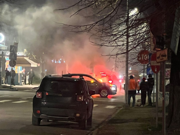 Auto in fiamme in viale Michel ad Alessandria: l’intervento dei Vigili del Fuoco