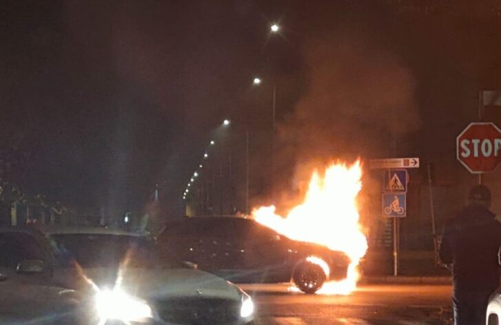 Auto in fiamme in viale Michel ad Alessandria: l’intervento dei Vigili del Fuoco