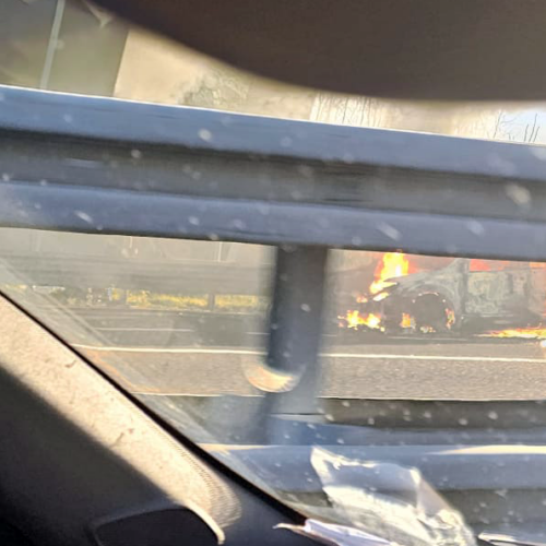 Auto distrutta dalle fiamme sulla A21 dopo Felizzano
