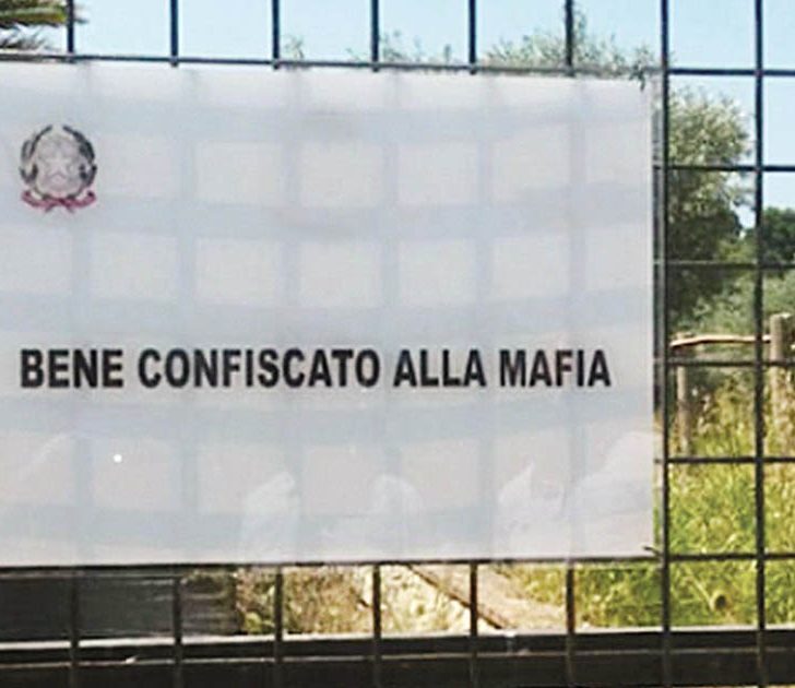 Dall’acquisizione per finalità sociali alla revoca della concessione al Comune di Tortona. Il caso della villa della mafia a Torre Calderai