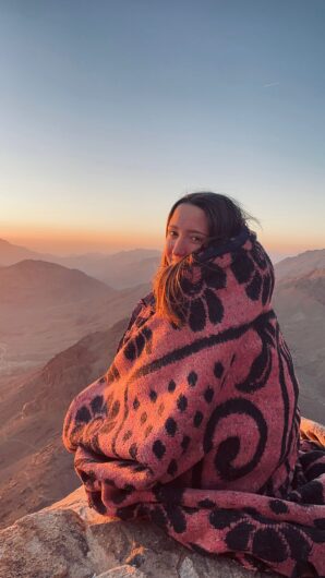 Sul Monte Sinai per Barbara: figlia e padre dedicano alla loro mamma e moglie un’escursione mozzafiato