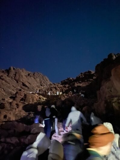 Sul Monte Sinai per Barbara: figlia e padre dedicano alla loro mamma e moglie un’escursione mozzafiato