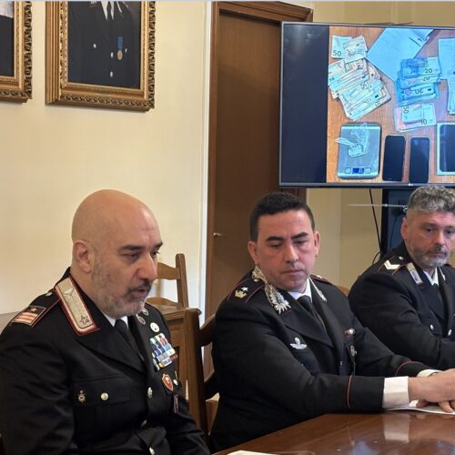 Arrestato dai Carabinieri un fornitore di droga. Sequestrati un chilo di stupefacenti e quasi 180 mila euro