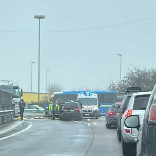 Drammatico incidente a Tortona: deceduta persona investita nella rotonda all’ingresso della città