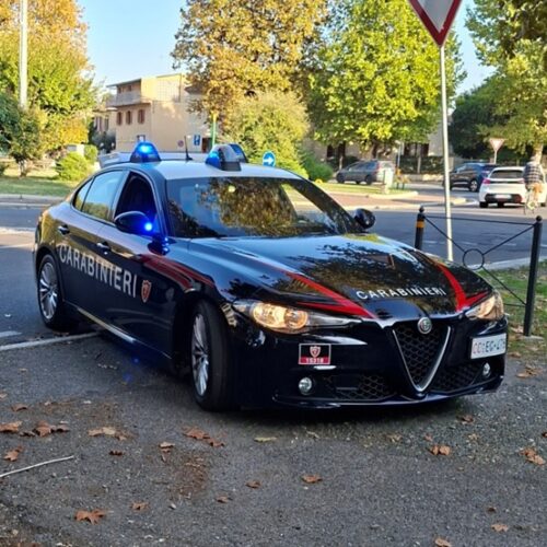 Vede i ladri in casa sullo smartphone e allerta i Carabinieri. Furto sventato a Mede