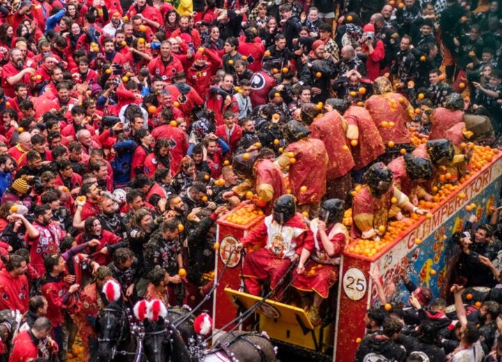 Entra nel vivo il Carnevale storico di Ivrea: tradizione, riti e la Battaglia delle Arance 