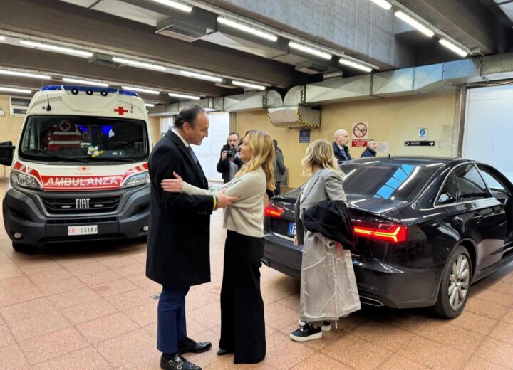 Aggressioni alla Polizia a Torino, Cirio accoglie la premier Meloni: “Lo Stato c’é”
