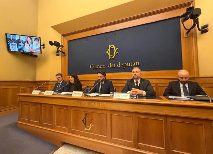 Presentata alla Camera “Negli occhi di chi resta”, la docuserie che ripercorre la tragedia dell’amianto a Casale