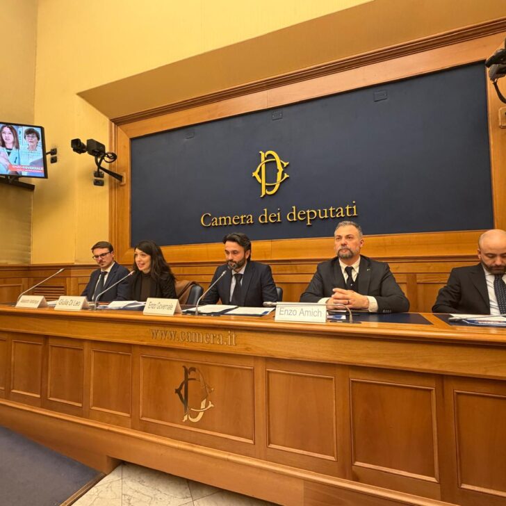 Presentata alla Camera “Negli occhi di chi resta”, la docuserie che ripercorre la tragedia dell’amianto a Casale