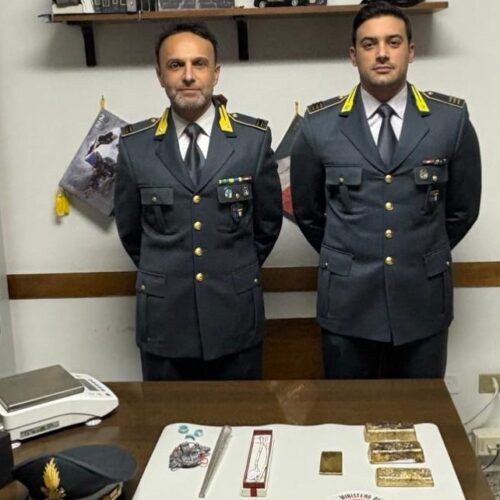Valenza: maxi confisca di lingotti, lamine d’oro, gioielli e diamanti per oltre 750mila euro