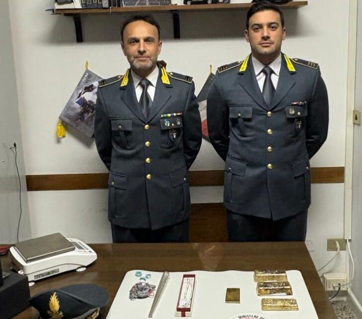 Valenza: maxi confisca di lingotti, lamine d’oro, gioielli e diamanti per oltre 750mila euro