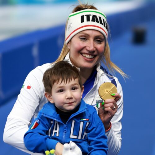 Un gioiello per la mamma d’oro Francesca Lollobrigida: il regalo di Valenza alla pattinatrice olimpica