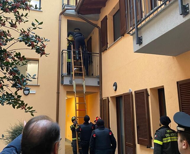 Si chiude in casa contro un accertamento sanitario obbligatorio a Casorate Primo: intervento delle forze dell’ordine