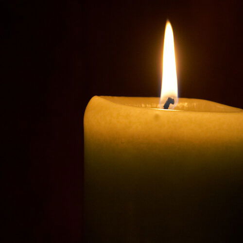 Dolore e fiori per la 17enne Zoe, uccisa e gettata in un rio a Nizza Monferrato