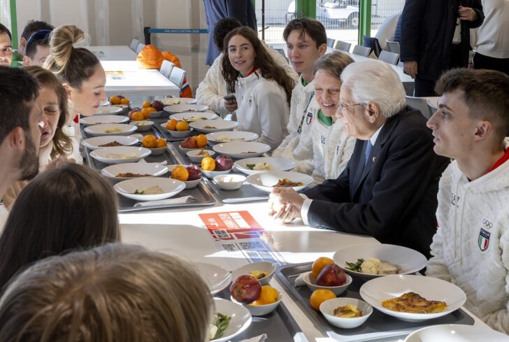 Milano-Cortina 2026, Mattarella incontra gli azzurri: “Sport manda al mondo un messaggio di pace”