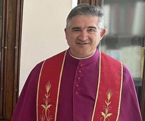 Stradella in lutto per don Gianluca Vernetti: il parroco muore a 57 anni